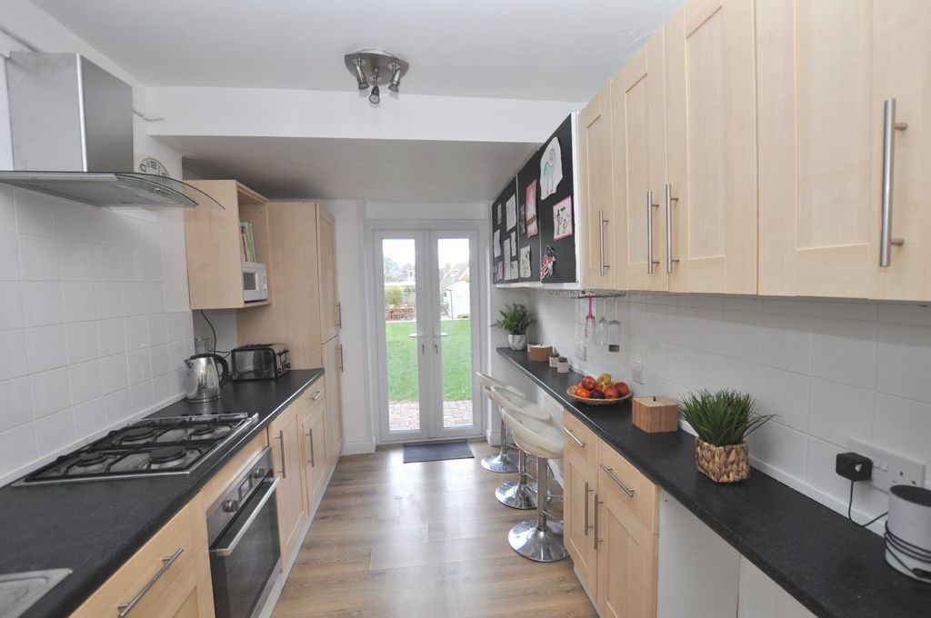 Property photo 3 of 8 Photo 03