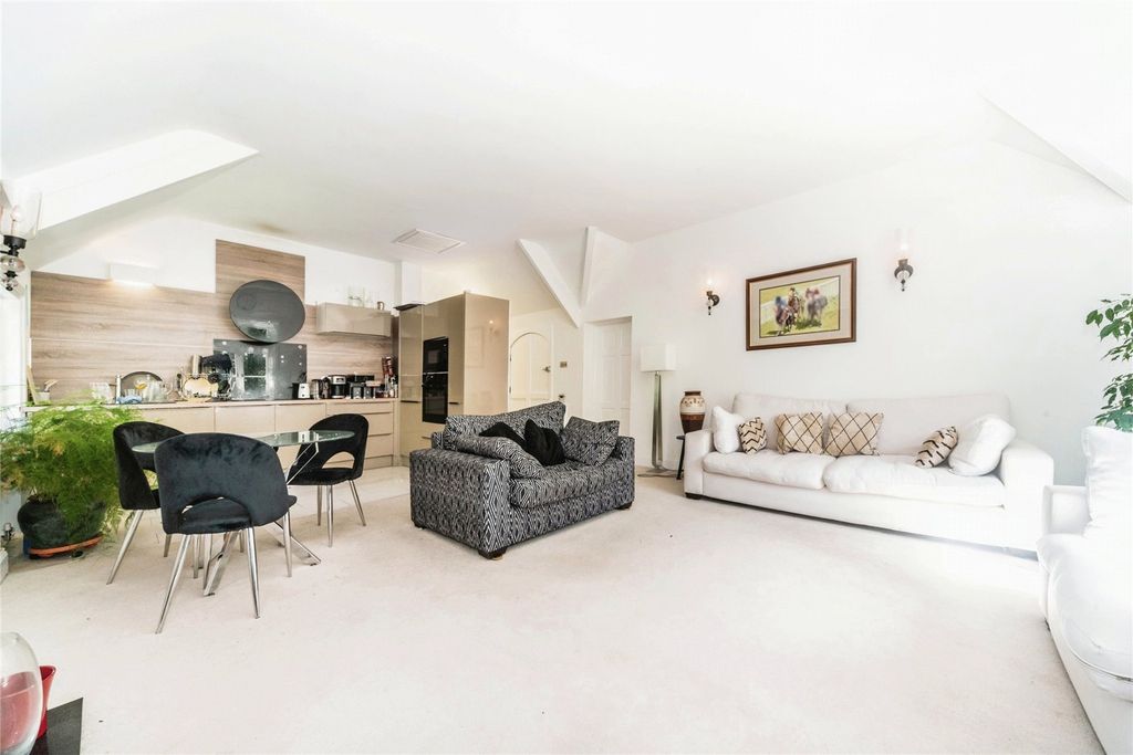 Property photo 1 of 11 Photography