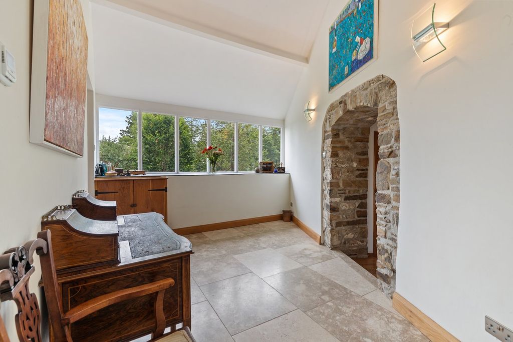Property photo 3 of 45