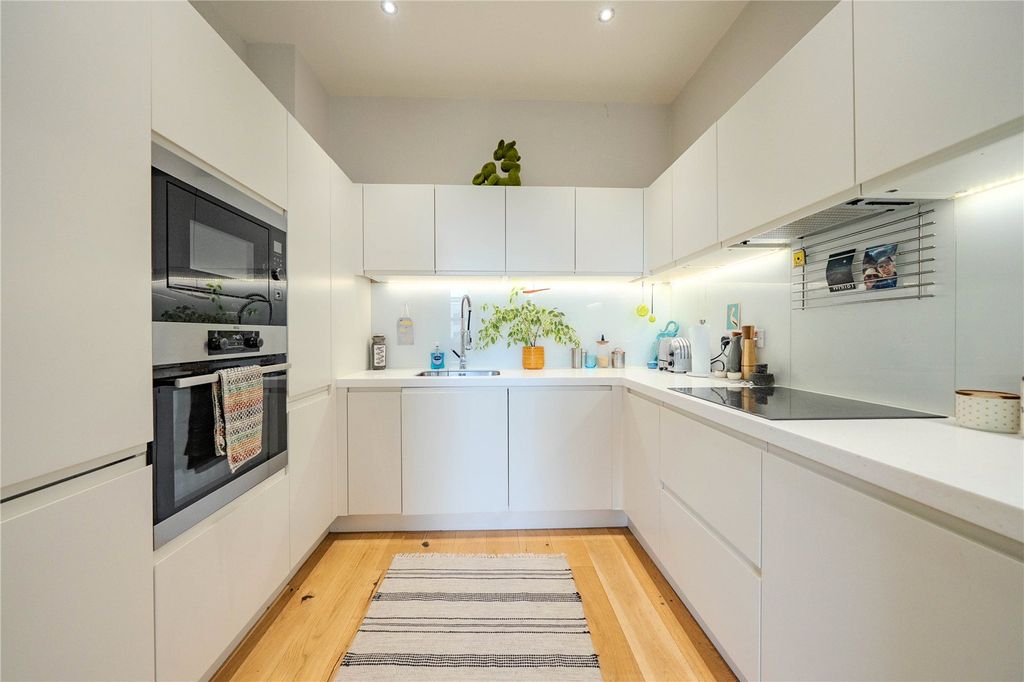 Property photo 2 of 8 Kitchen