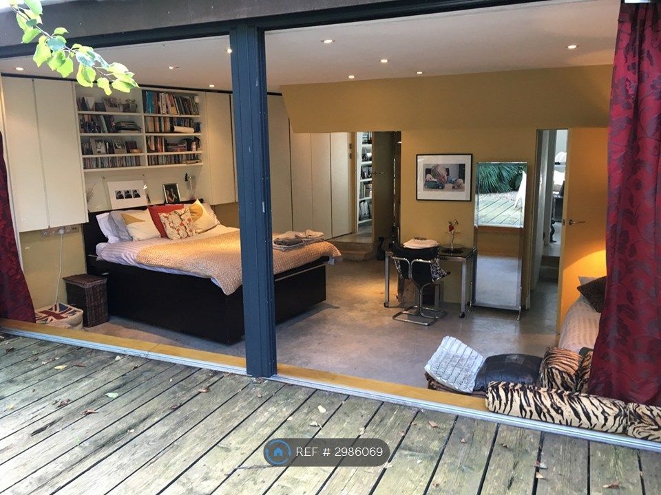 Property photo 1 of 27 Main Bedroom Viewed From Garden