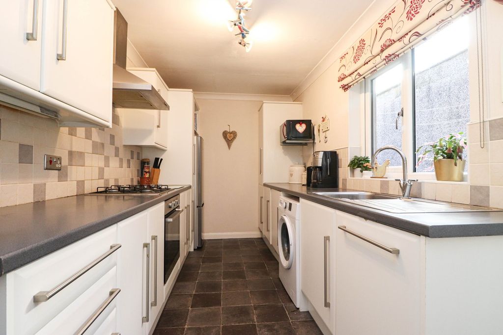 Property photo 3 of 20 Kitchen