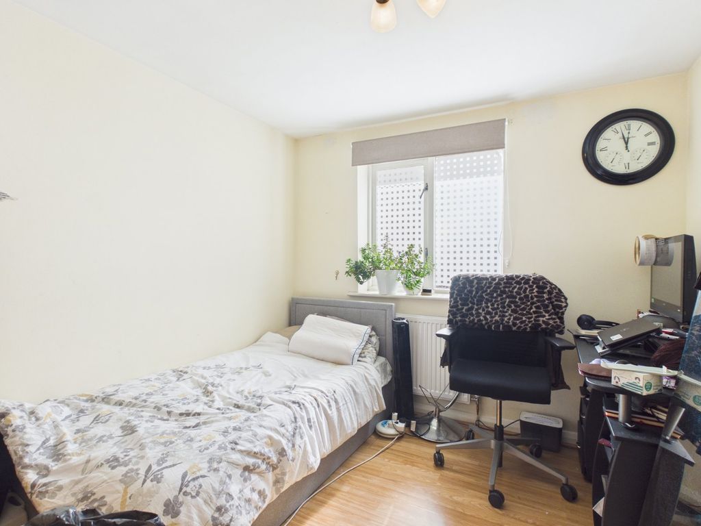 Additional image 5 of 2 bed flat for saleLovegrove Drive, Slough, Berkshire SL2