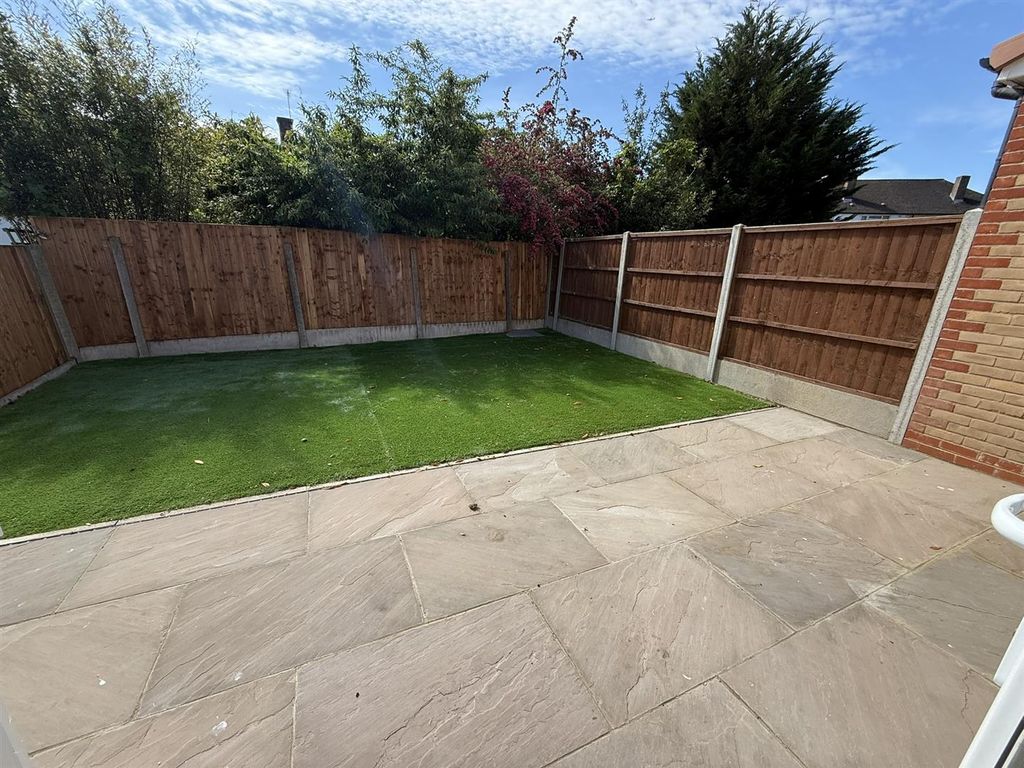 Property photo 3 of 16 Garden