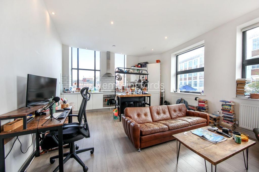 Property photo 1 of 10 Flat 8, Cambridge House - 2Jfo14Mpakyoeb2Kjo6W.Jpg