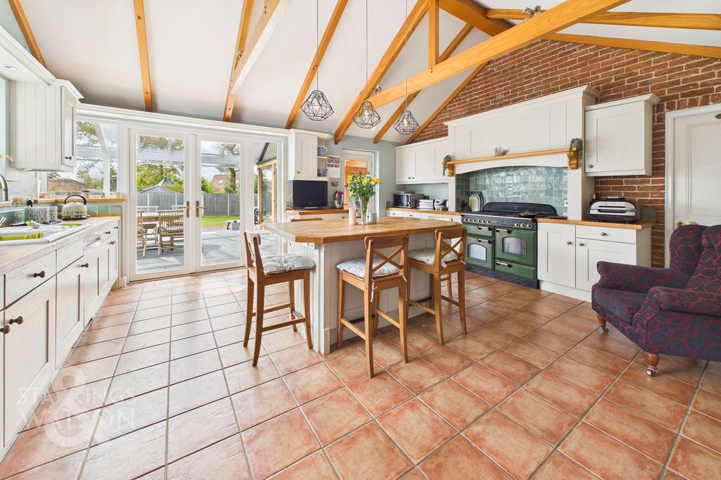 Property photo 2 of 45