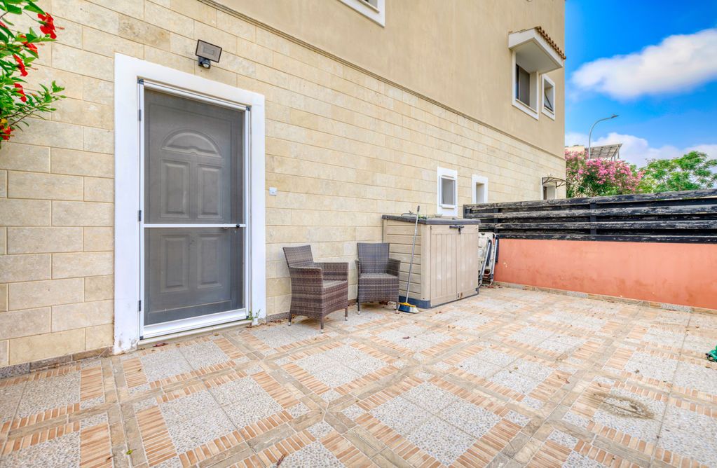 Property photo 2 of 20 Front Veranda