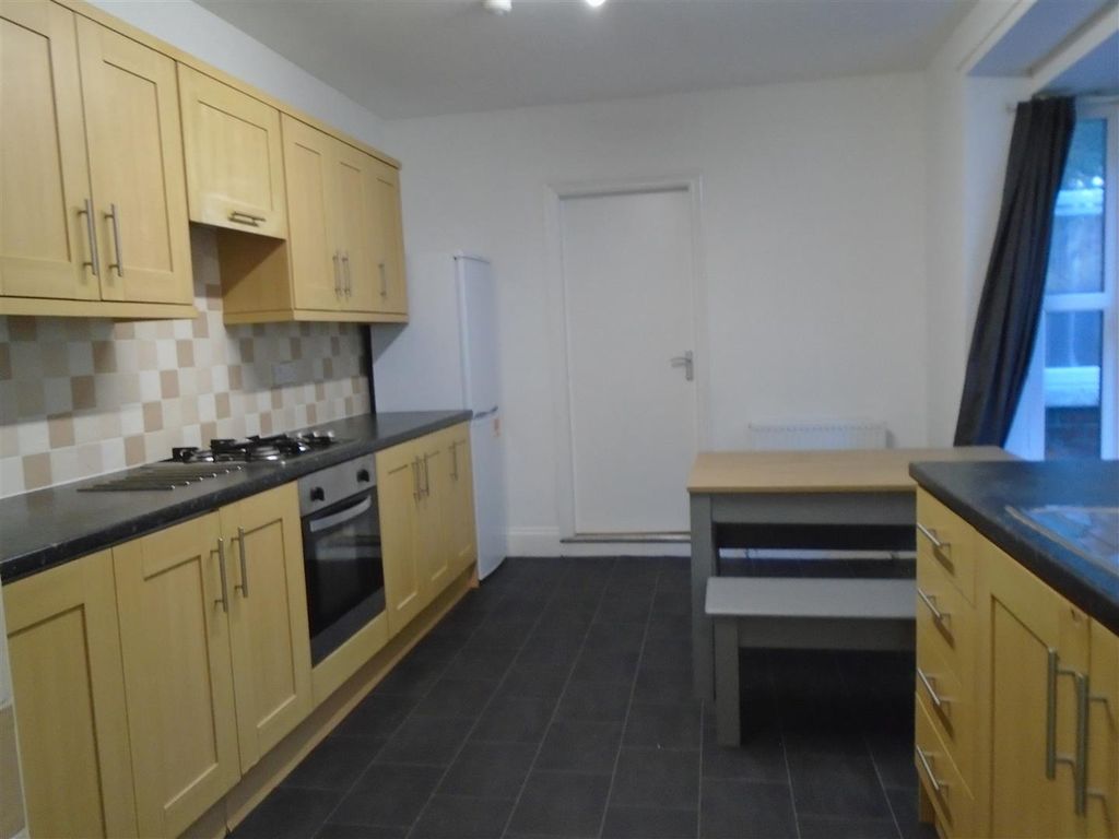 Property photo 3 of 7 Kitchen (4).Jpg
