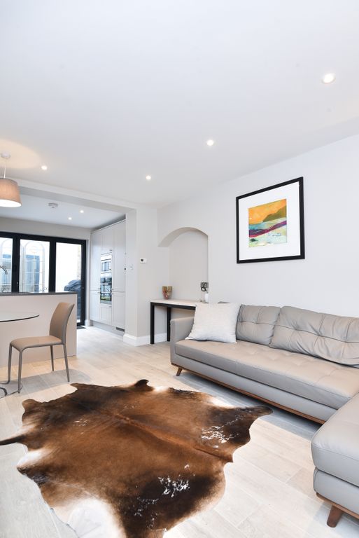 Property photo 2 of 7 402090(8)