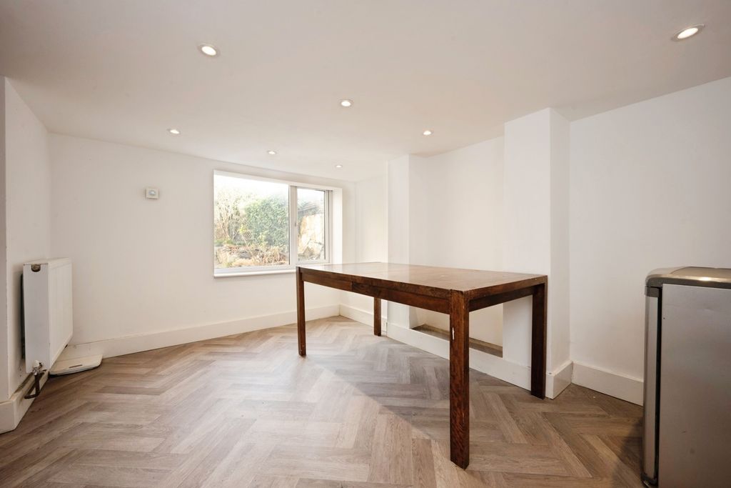 Property photo 3 of 21 Dining Room