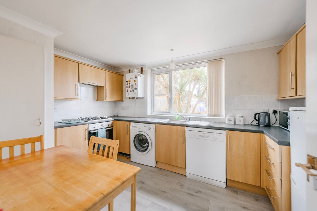 Property photo 3 of 15 Kitchen
