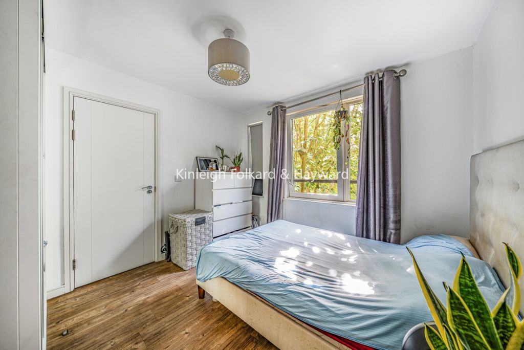 Property photo 3 of 6 7Cf237E7-1F1B-4c90-8