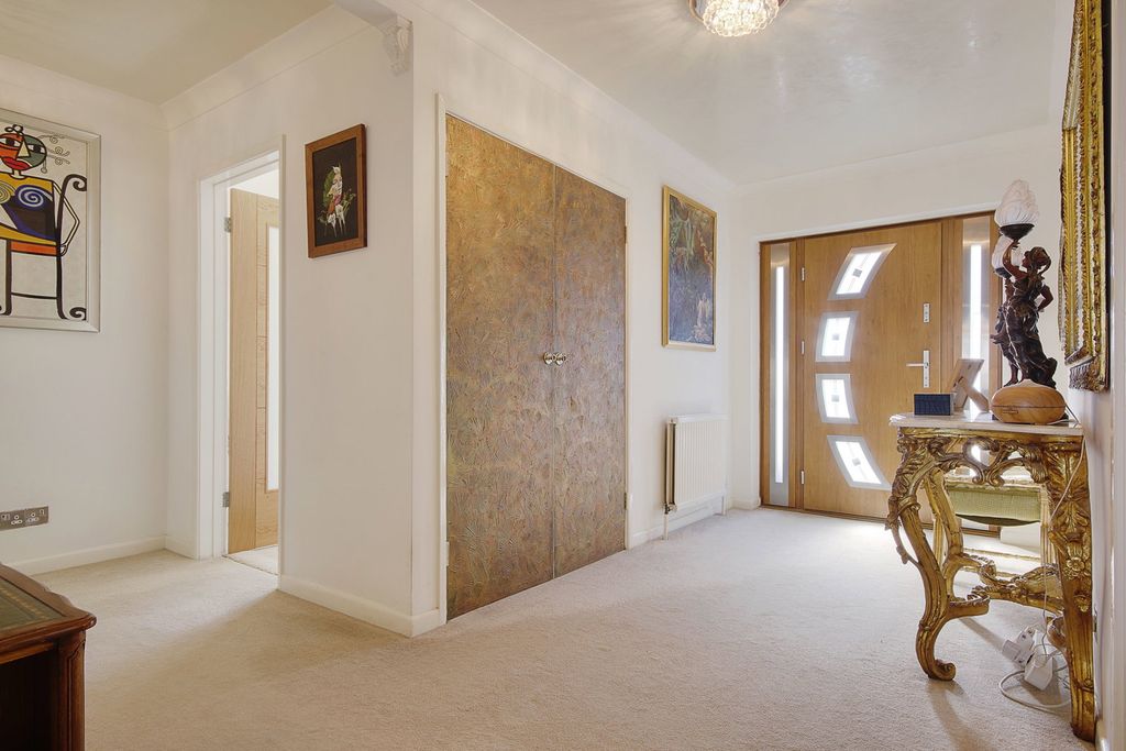 Property photo 3 of 58
