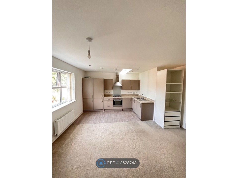 Property photo 1 of 10 Top Floor 1 Bedroom Flat, Great Location