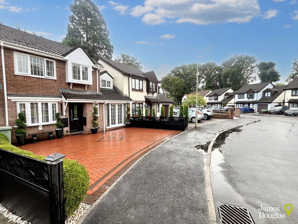 Property photo 2 of 20 Kitbreak4