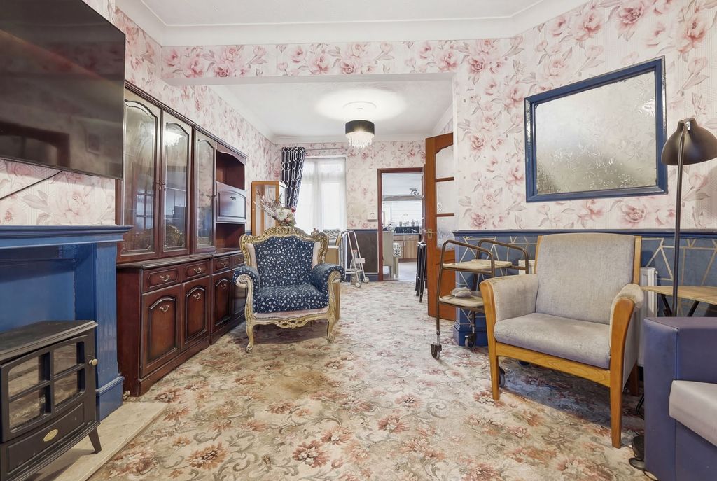 Property photo 2 of 11