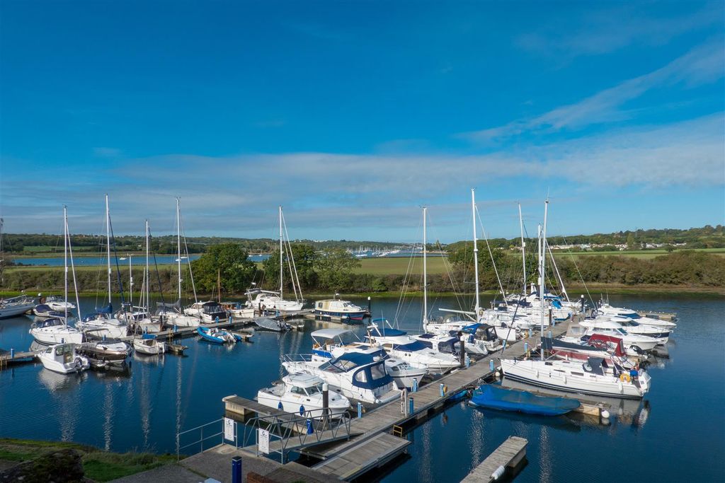 Property photo 3 of 25 Island Harbour Newport