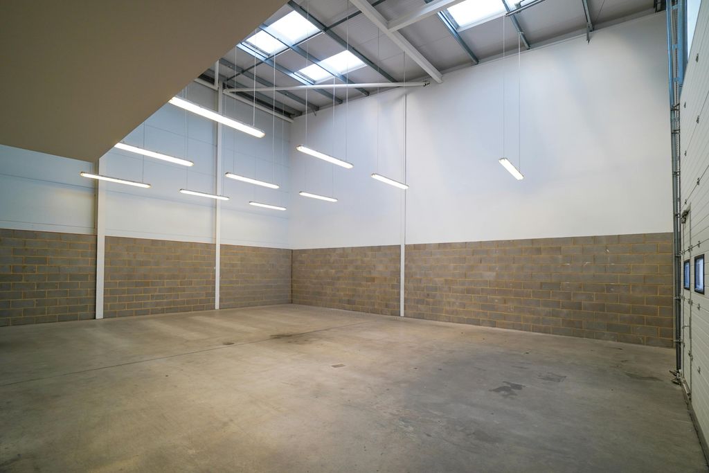 Property photo 3 of 9 Unit-B-33-The-Ridgeway-Iver-00014.Jpg