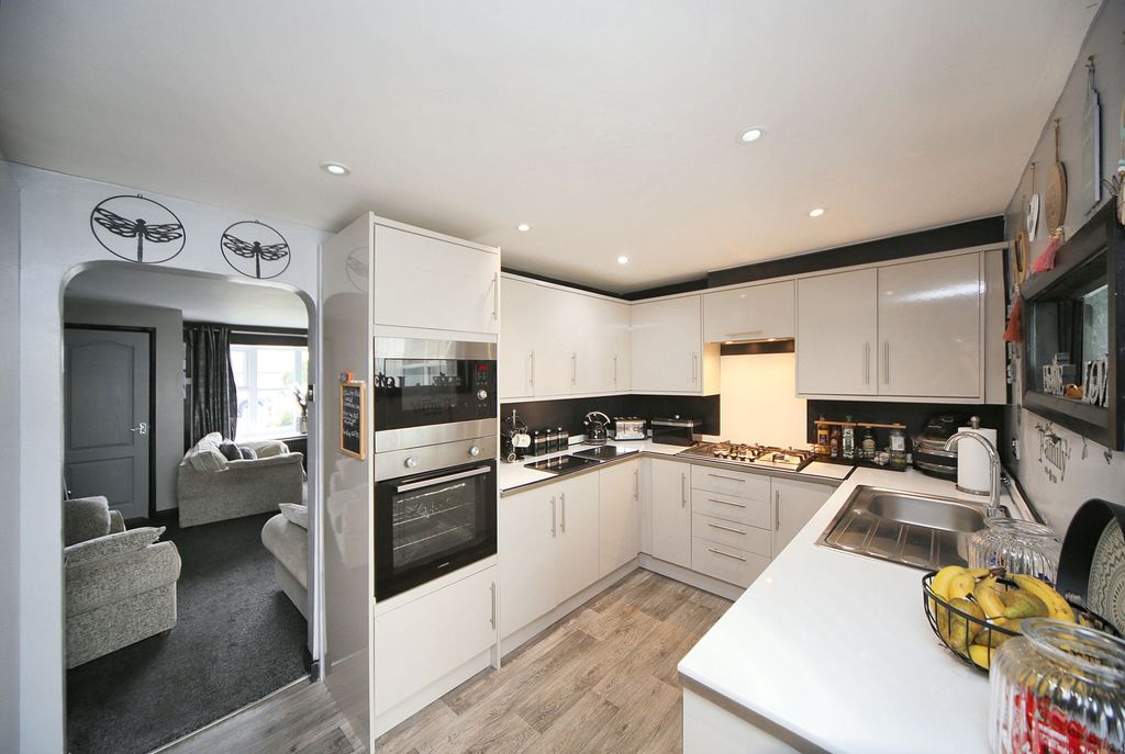 Property photo 3 of 22