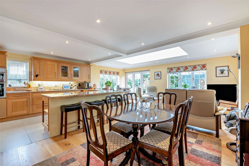 Property photo 3 of 24 Dining Area