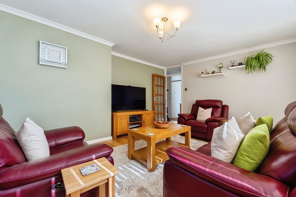 Property photo 3 of 16