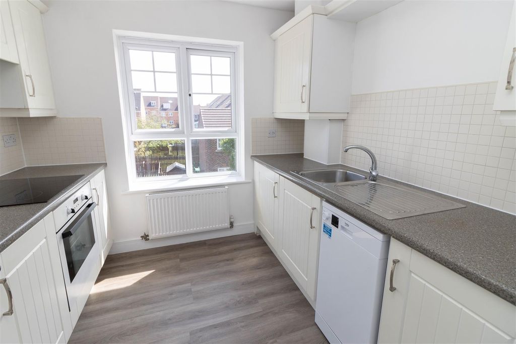 Property photo 3 of 6 Kitchen