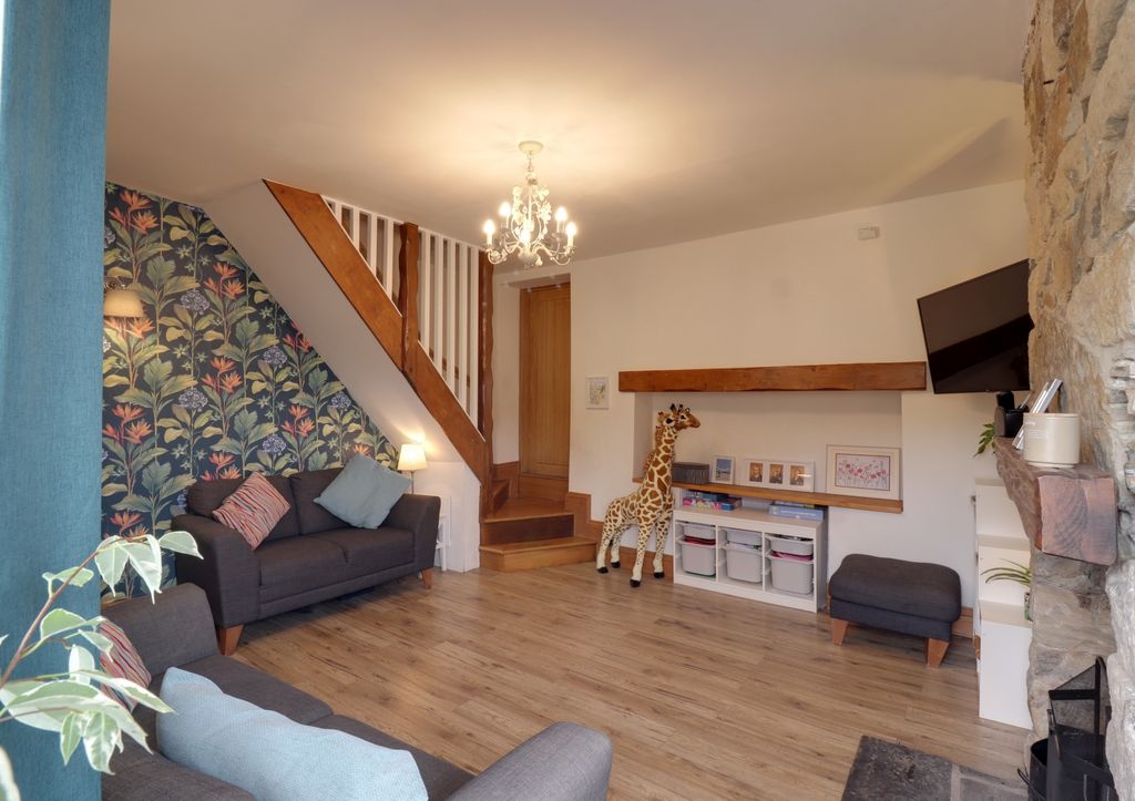 Property photo 3 of 24 Lounge 1A