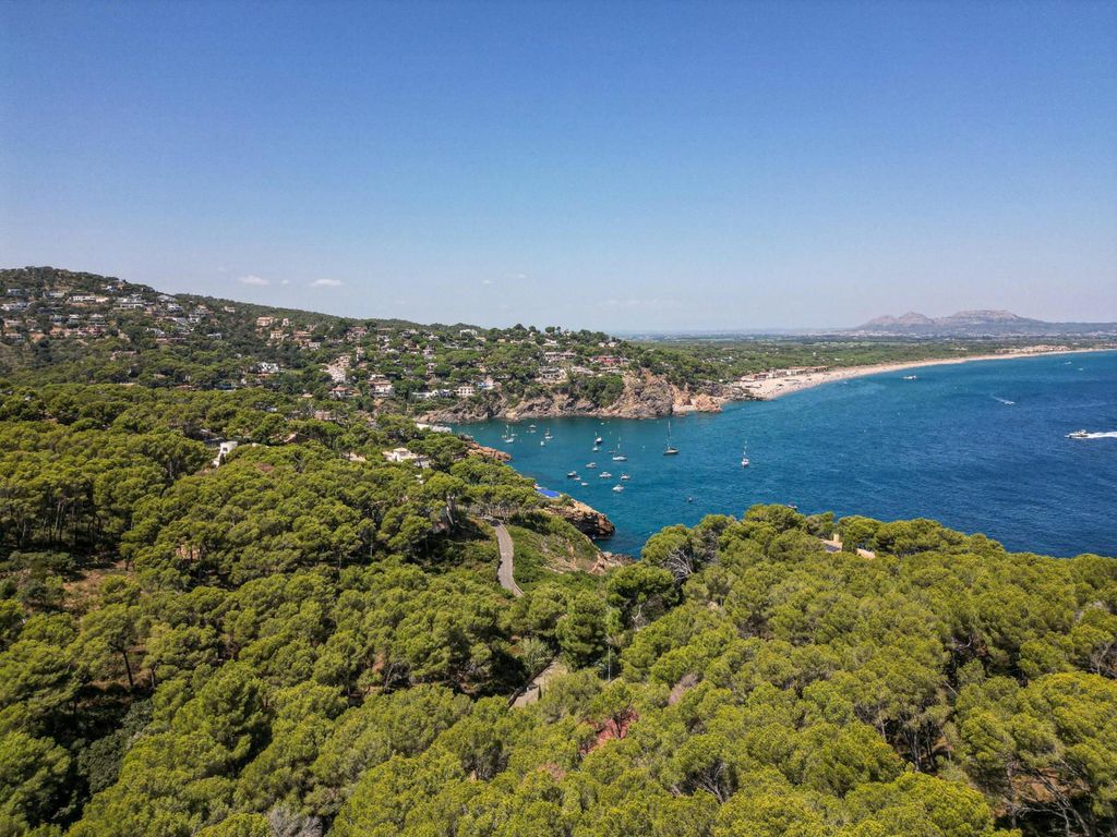 Property photo 1 of 41