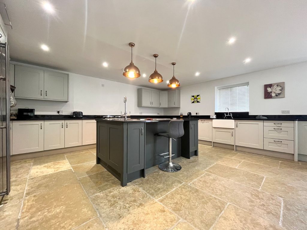 Property photo 3 of 41 Picture No. 67