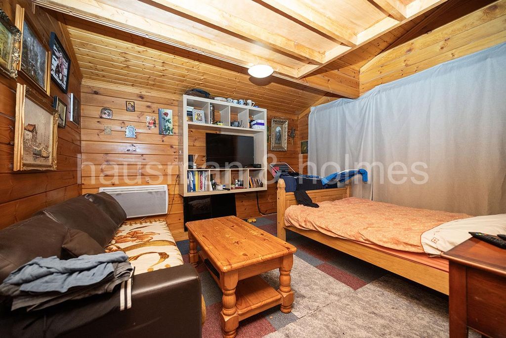 Property photo 1 of 22 W21.Jpg