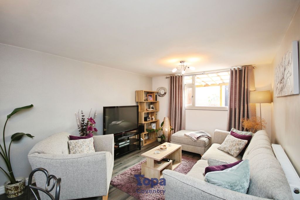 Property photo 3 of 18 3c96785c-Lounge.Jpg