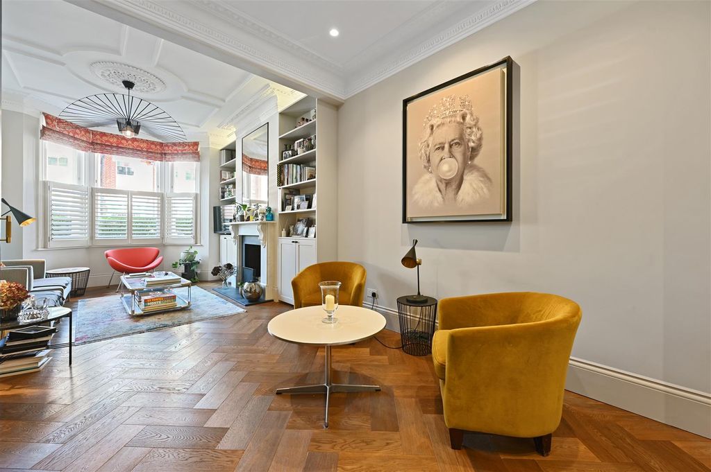 Property photo 2 of 18 Bolingbroke Road