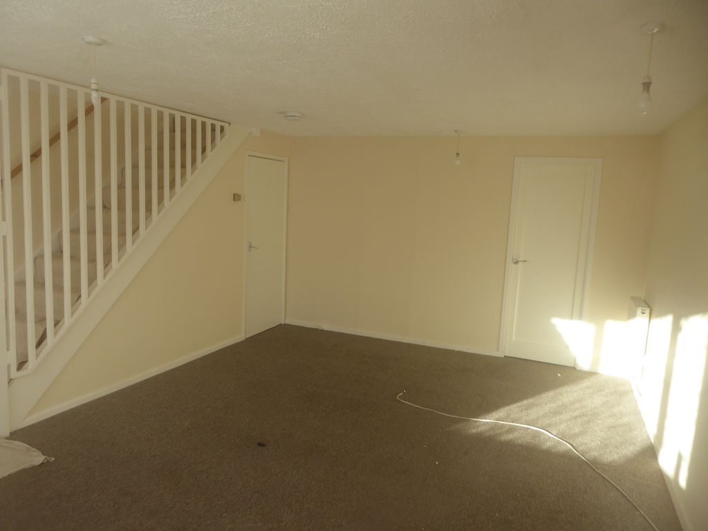 Property photo 2 of 8 Lounge