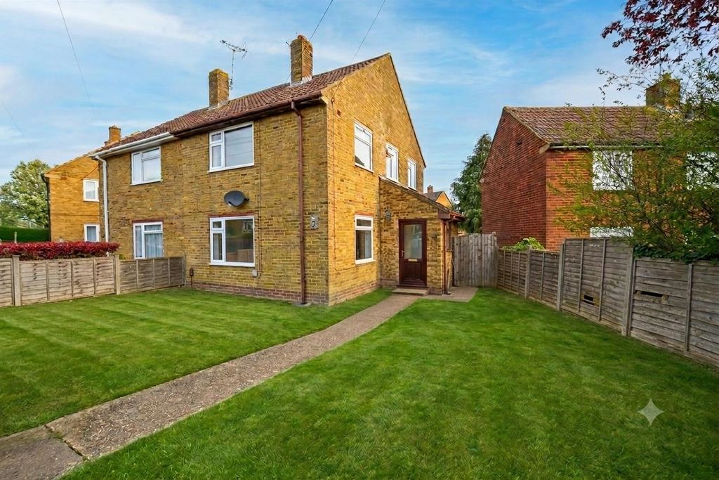 3 bed semi-detached house for saleGoudhurst Road, Gillingham ME8
