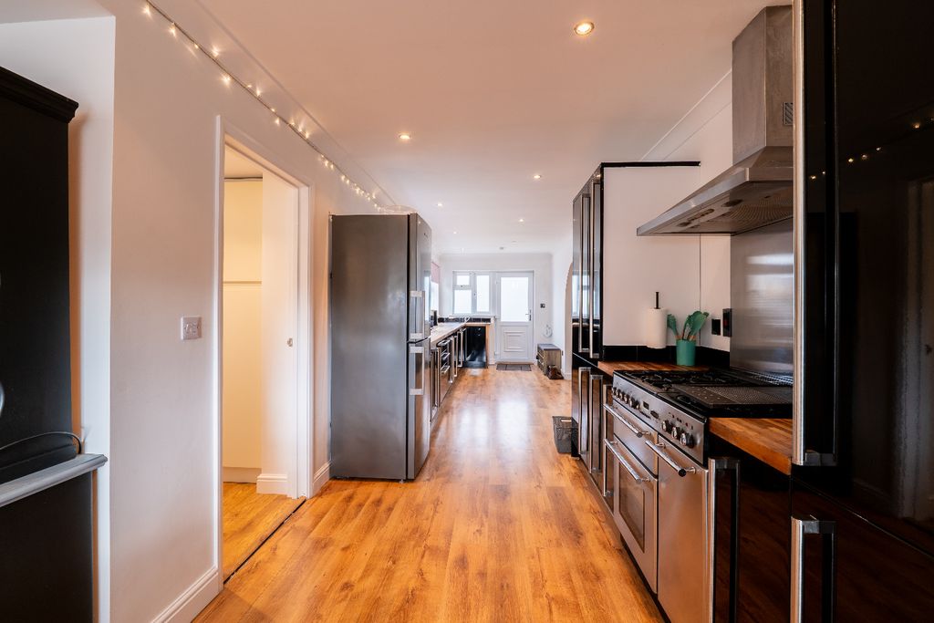 Property photo 3 of 24 4581816