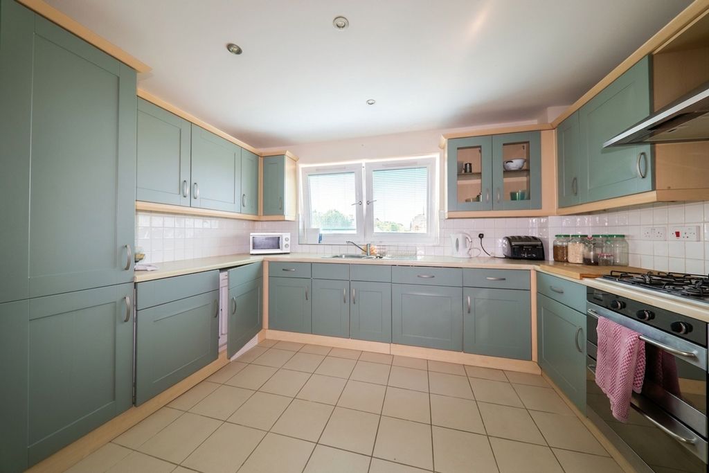 Property photo 3 of 17 Kitchen (E)