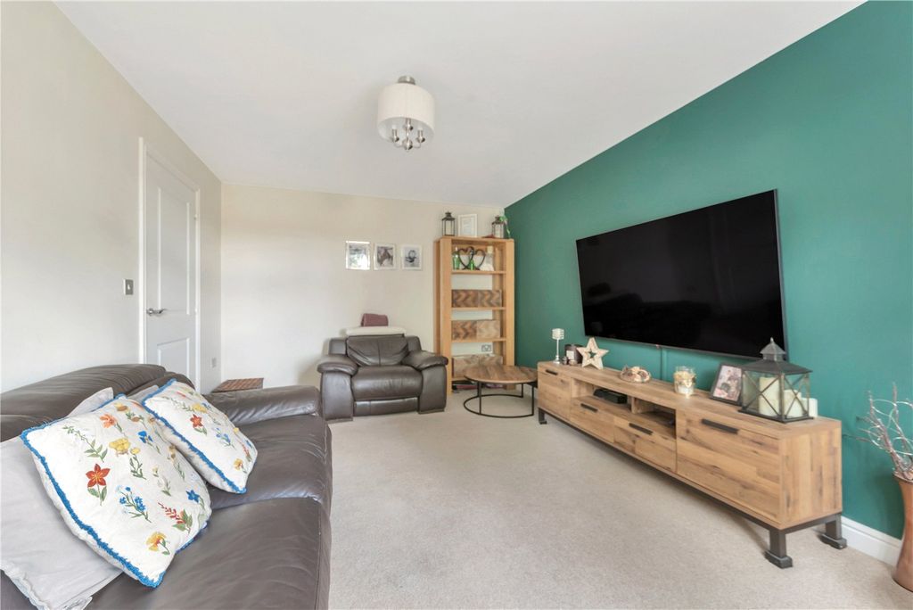 Property photo 3 of 21 Picture No. 02