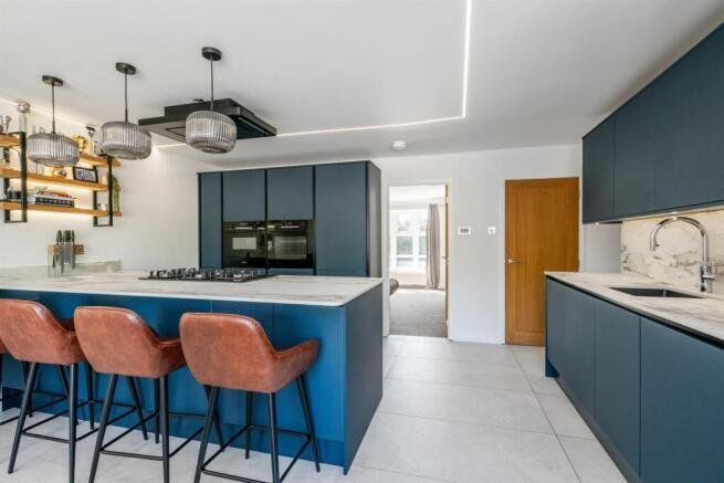 Property photo 2 of 19 Picture No. 16