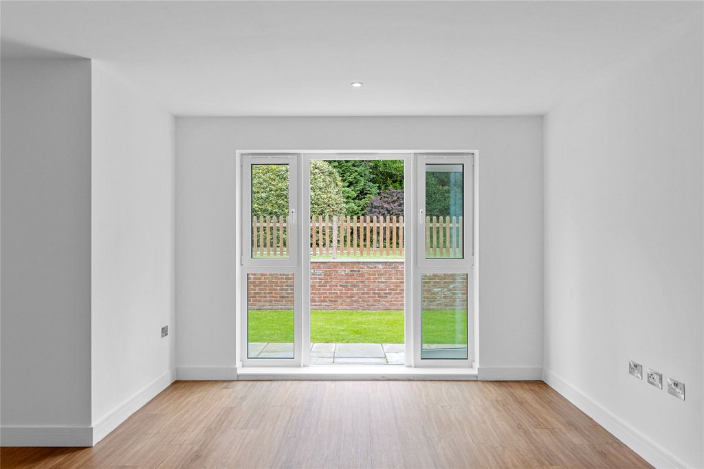 Property photo 3 of 15 Picture No. 01