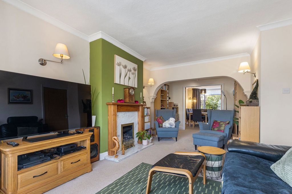 Property photo 2 of 32