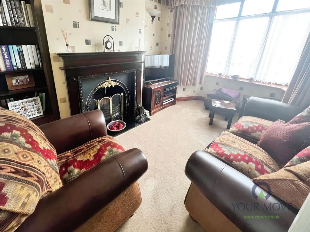 Property photo 3 of 14 Lounge