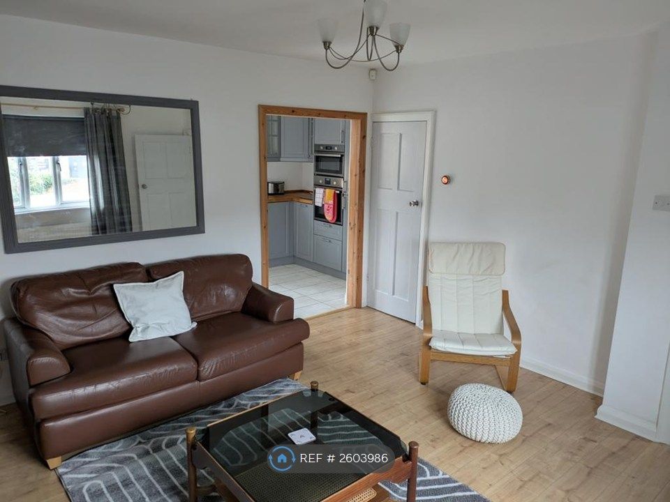 Property photo 3 of 18 Lounge