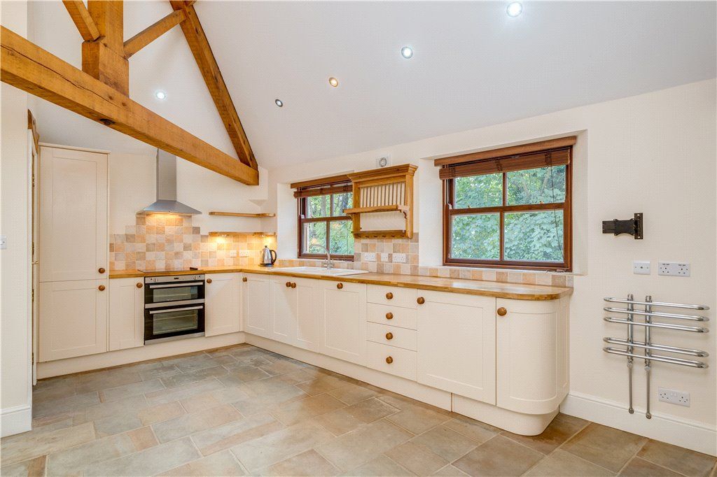 Property photo 3 of 31 Dining Kitchen