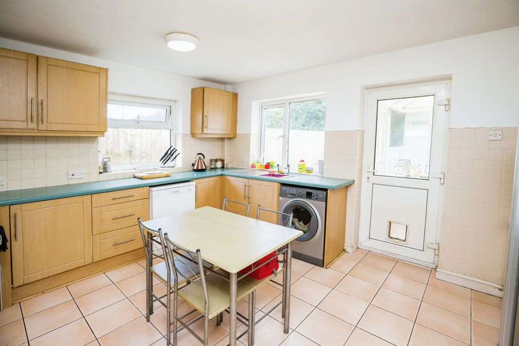Property photo 2 of 16 Kitchen