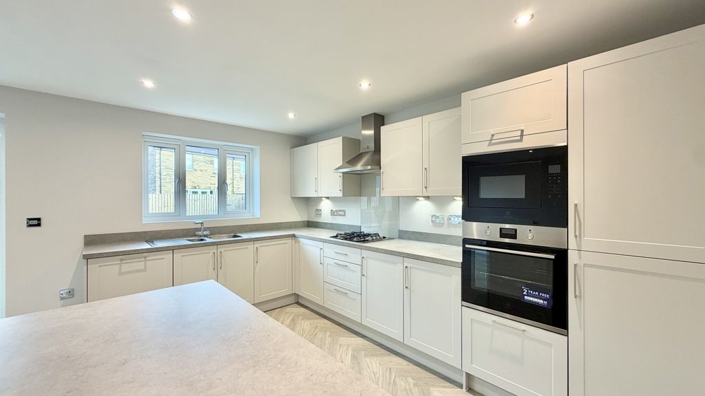 Property photo 2 of 18 Kitchen Dining Room