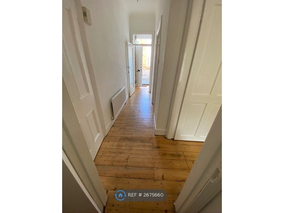 Property photo 3 of 14 Hall