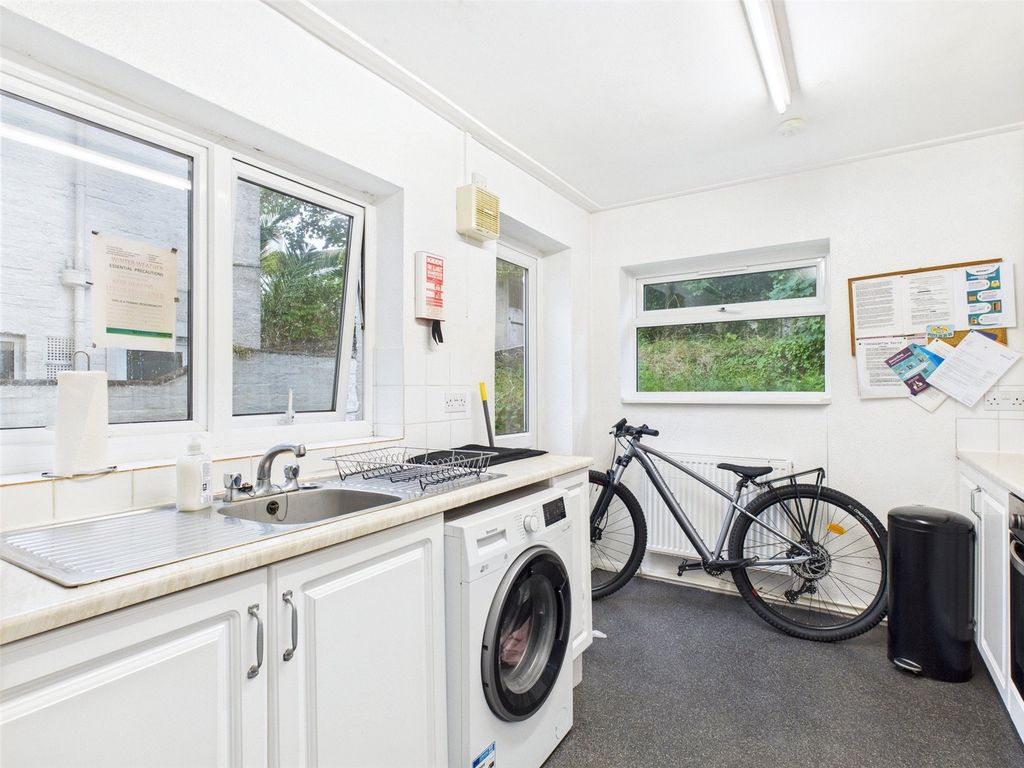 Property photo 3 of 34 Kitchen
