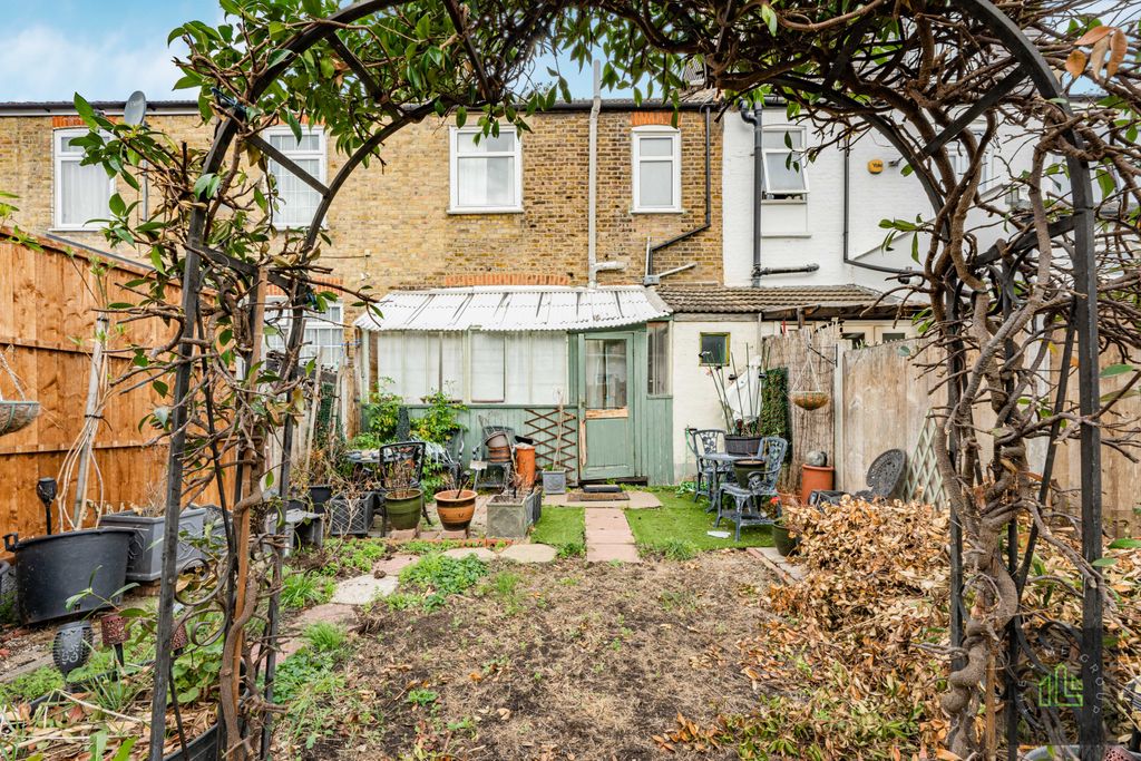 Property photo 2 of 24