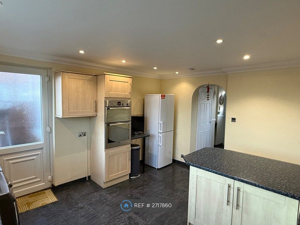 Property photo 3 of 24 Kitchen