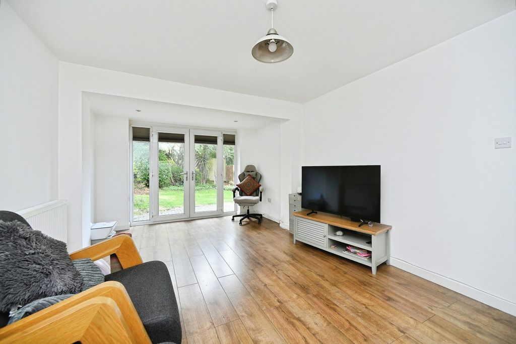Property photo 3 of 20 Living Room